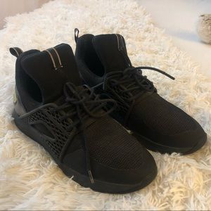 Raised Tongue Black Sneakers